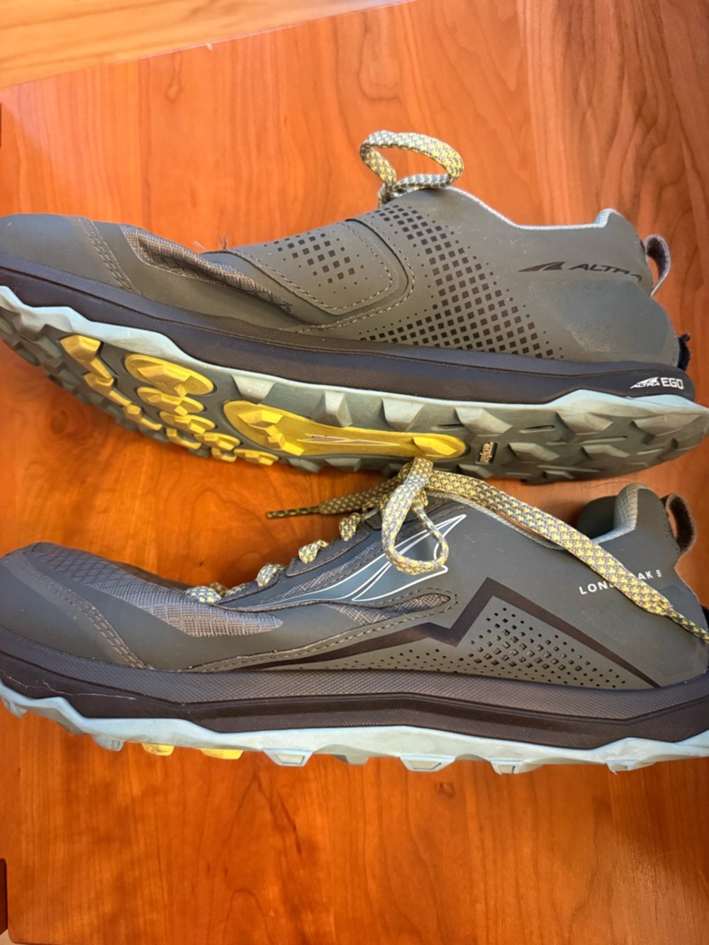 ALTRA Women’s  Green MAX TRAC lone peak 5 sneakers size 10 EUC